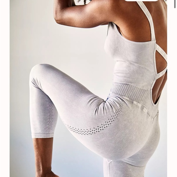 NWOT Free People Movement Good Karma Onesie Ice Grey M/L - Picture 4 of 10